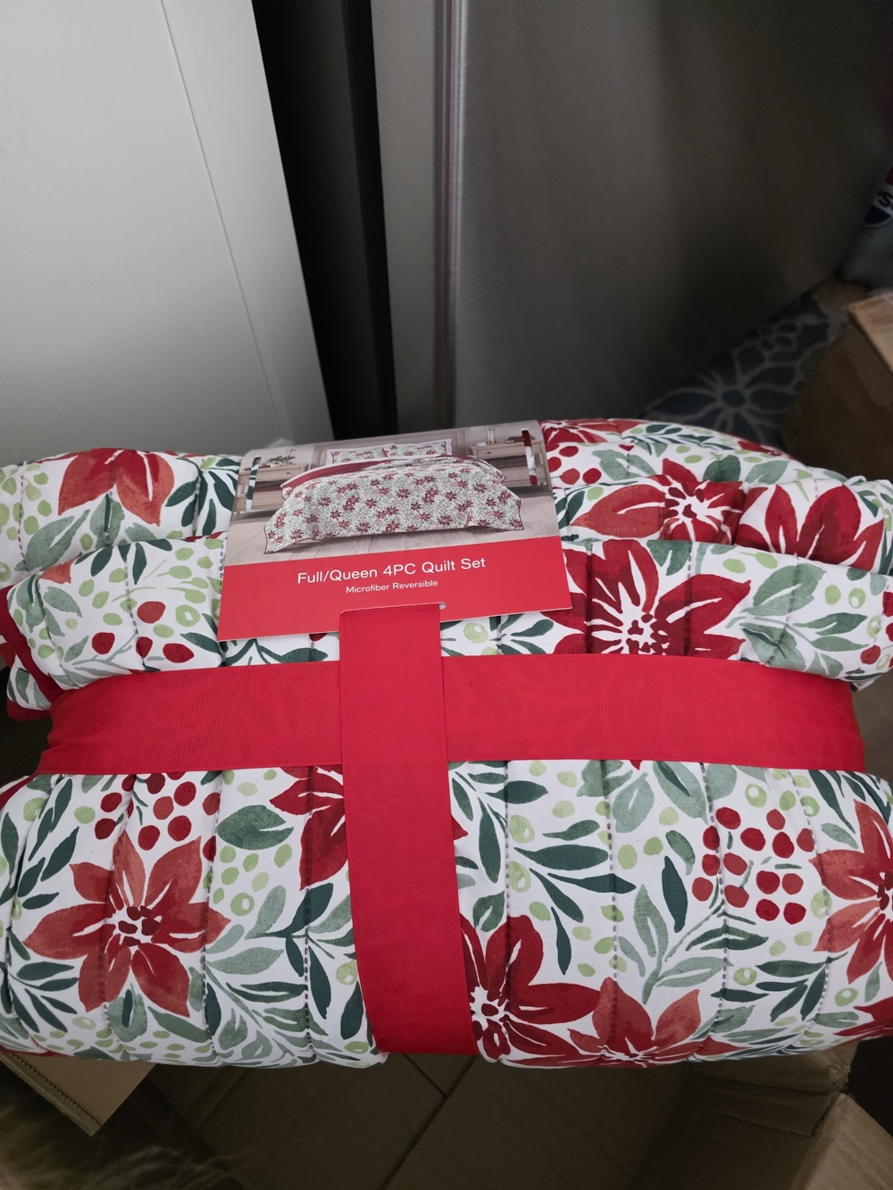 Holiday Poinsettia Full/Queen Quilt Set - Red & Green